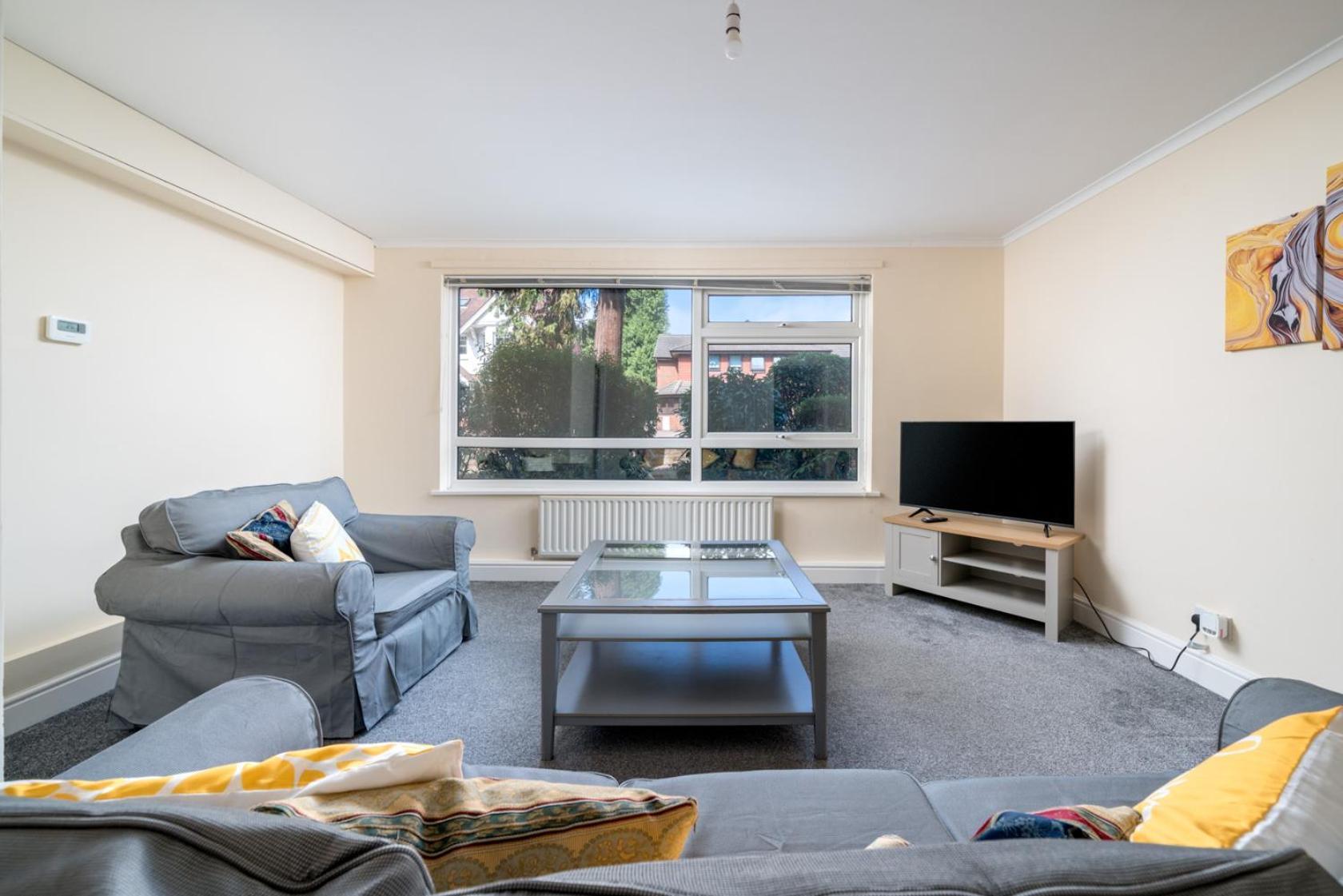 Redhill Surrey 2 Bedroom Pet Friendly Apartment By Sublime Stays Bagian luar foto