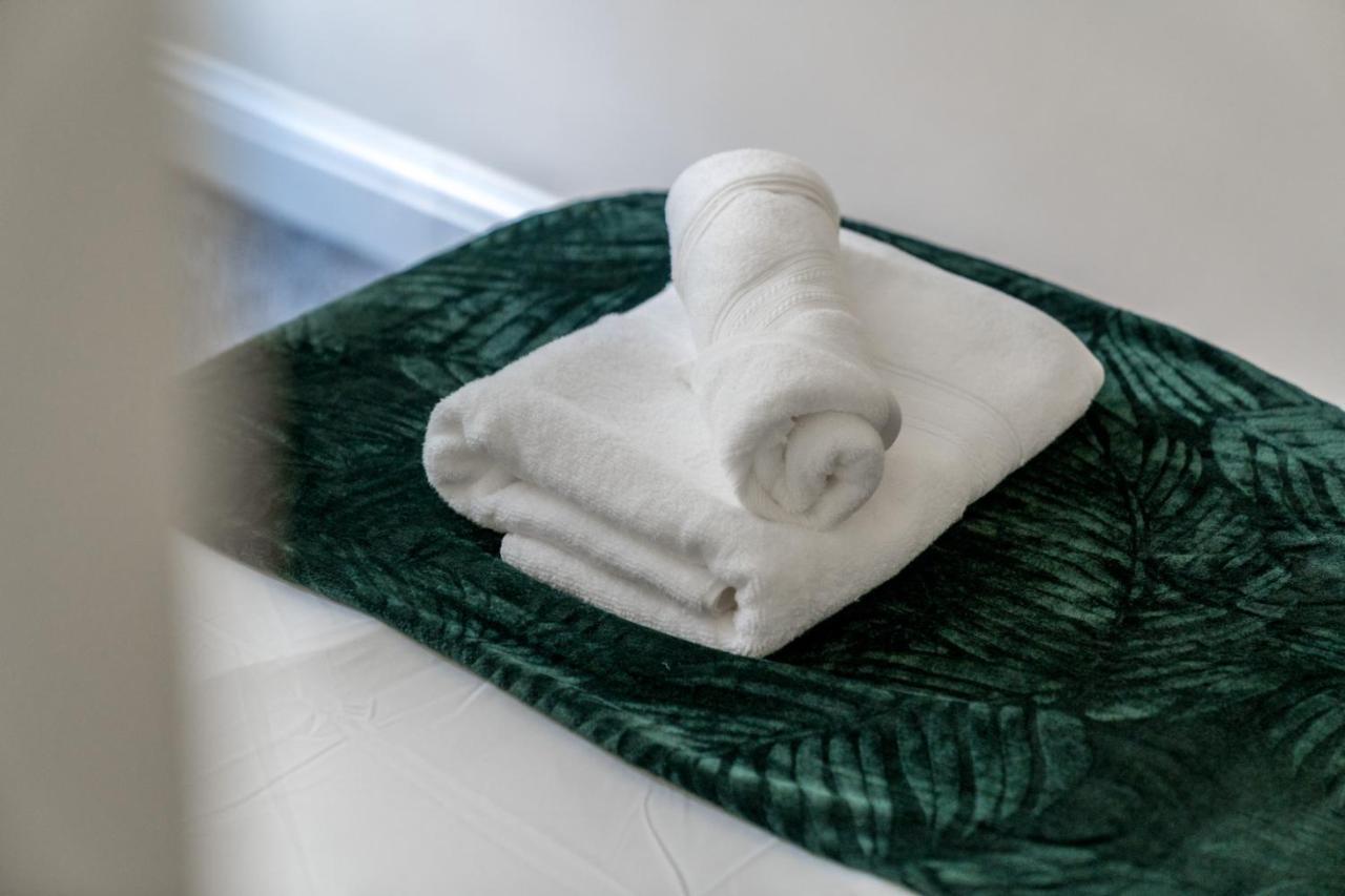 Redhill Surrey 2 Bedroom Pet Friendly Apartment By Sublime Stays Bagian luar foto