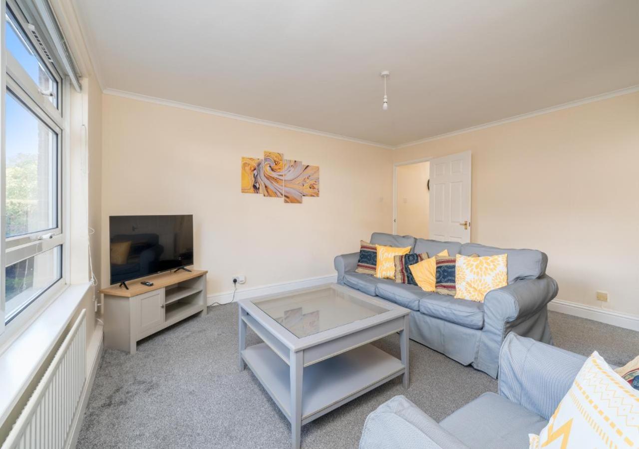 Redhill Surrey 2 Bedroom Pet Friendly Apartment By Sublime Stays Bagian luar foto